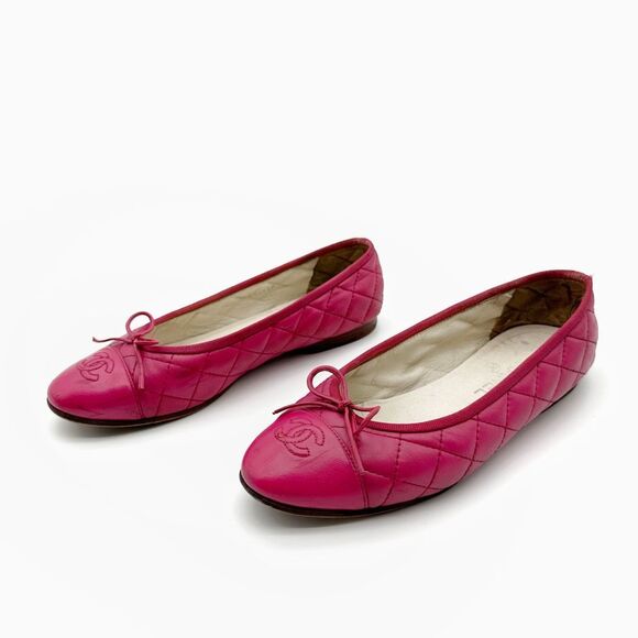 CHANEL Shoes - CHANEL Pink Ballet Flat Size 37.5 CC Logo Leather Round Cap Toe Leather Shoes